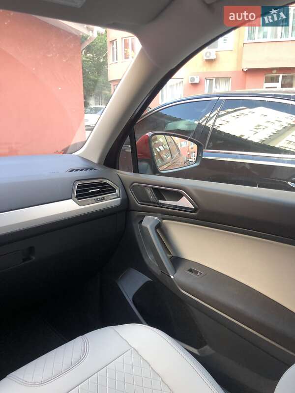 Внедорожник / Кроссовер Volkswagen Tiguan 2017 в Одессе