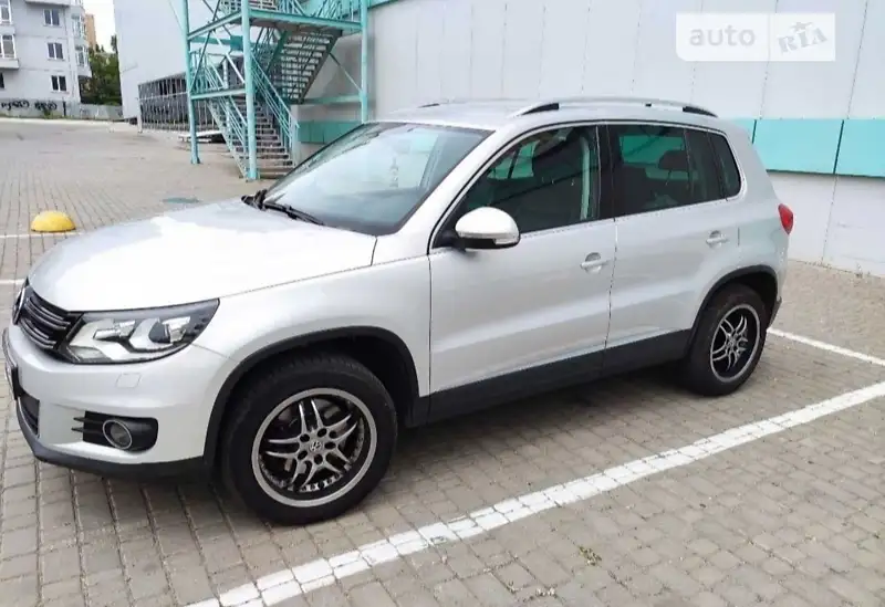 Позашляховик / Кросовер Volkswagen Tiguan 2011 в 
