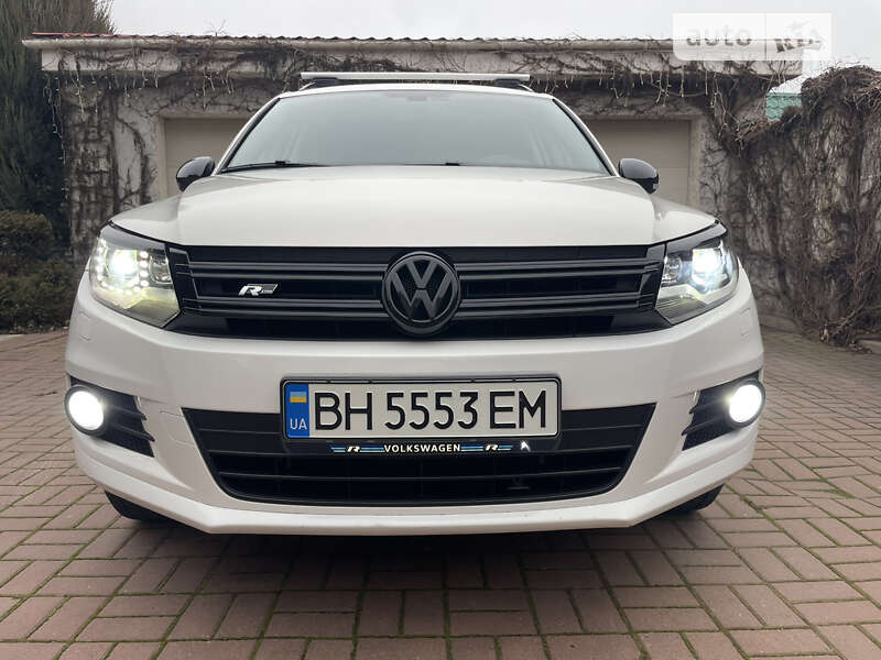 Внедорожник / Кроссовер Volkswagen Tiguan 2012 в Черноморске