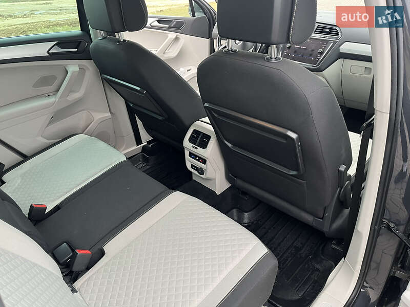 Внедорожник / Кроссовер Volkswagen Tiguan 2017 в Городке