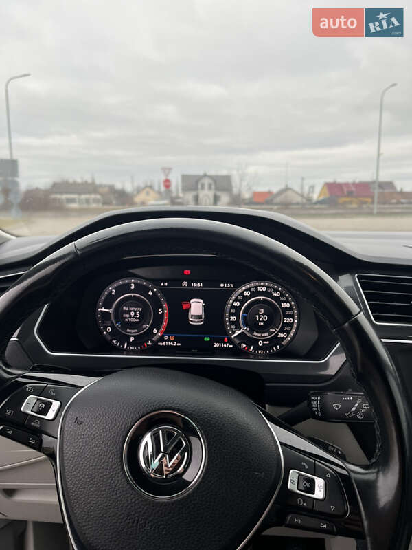 Внедорожник / Кроссовер Volkswagen Tiguan 2017 в Городке