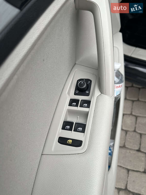 Внедорожник / Кроссовер Volkswagen Tiguan 2017 в Городке