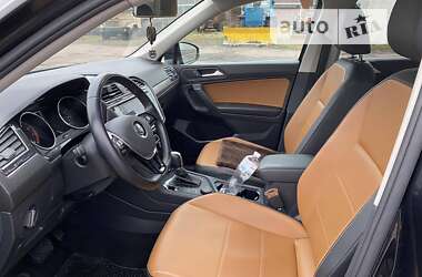 Позашляховик / Кросовер Volkswagen Tiguan 2019 в 