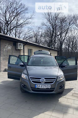 Внедорожник / Кроссовер Volkswagen Tiguan 2011 в Знаменке