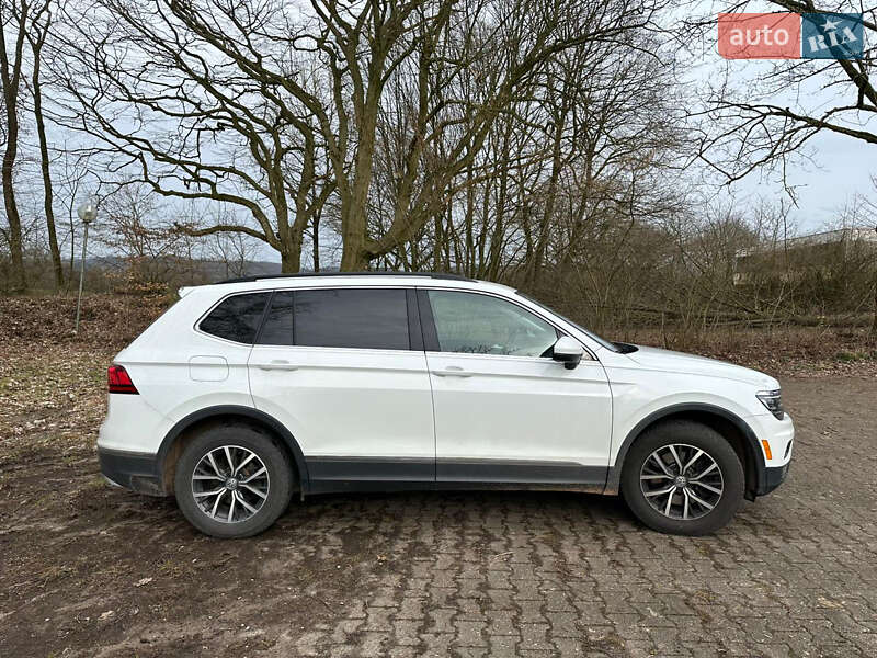 Внедорожник / Кроссовер Volkswagen Tiguan 2017 в Луцке
