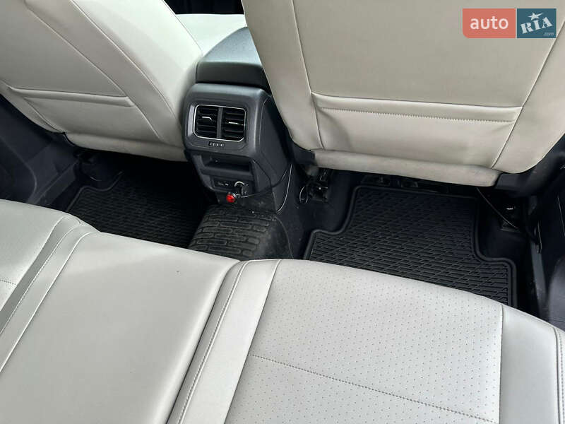 Внедорожник / Кроссовер Volkswagen Tiguan 2017 в Луцке
