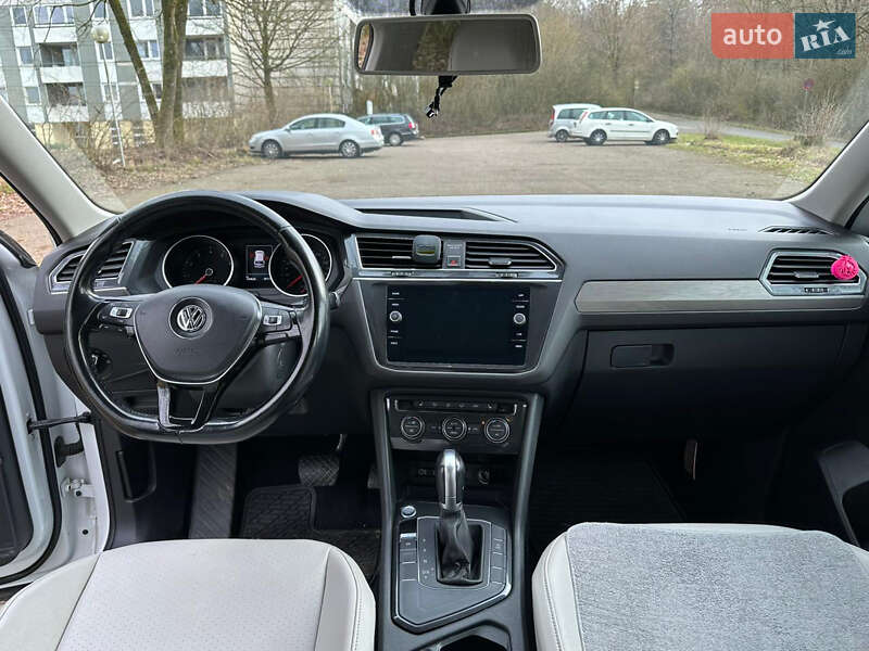 Внедорожник / Кроссовер Volkswagen Tiguan 2017 в Луцке