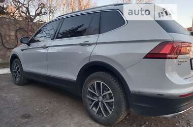 Внедорожник / Кроссовер Volkswagen Tiguan 2018 в Хмельницком