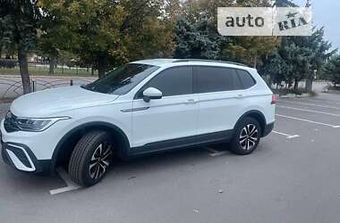Внедорожник / Кроссовер Volkswagen Tiguan 2021 в Новомосковске