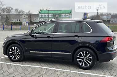 Внедорожник / Кроссовер Volkswagen Tiguan 2019 в Нововолынске