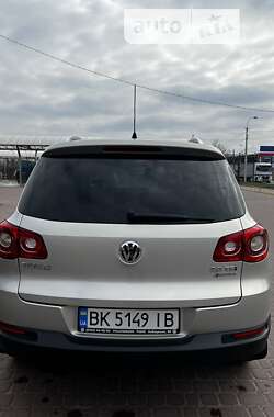 Внедорожник / Кроссовер Volkswagen Tiguan 2011 в Ровно