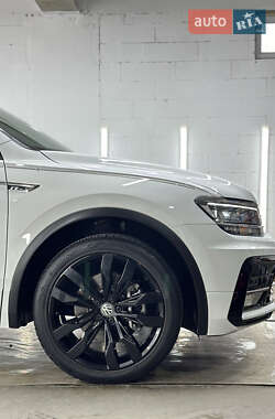Внедорожник / Кроссовер Volkswagen Tiguan 2020 в 