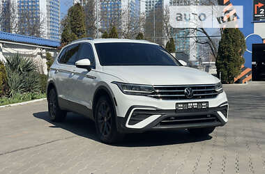 Внедорожник / Кроссовер Volkswagen Tiguan 2022 в Одессе