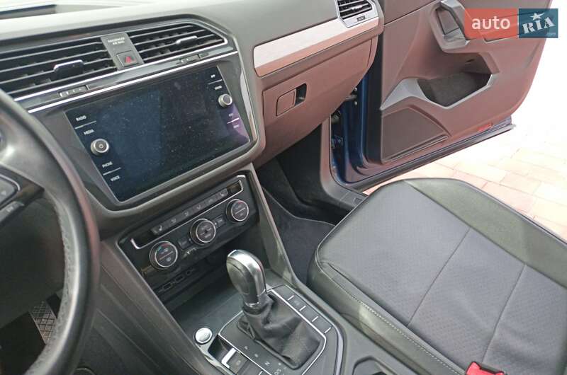 Внедорожник / Кроссовер Volkswagen Tiguan 2018 в Нетешине