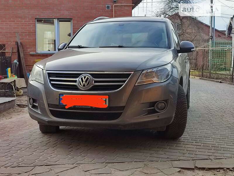 Позашляховик / Кросовер Volkswagen Tiguan 2010 в Києві