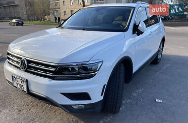 Позашляховик / Кросовер Volkswagen Tiguan 2019 в 