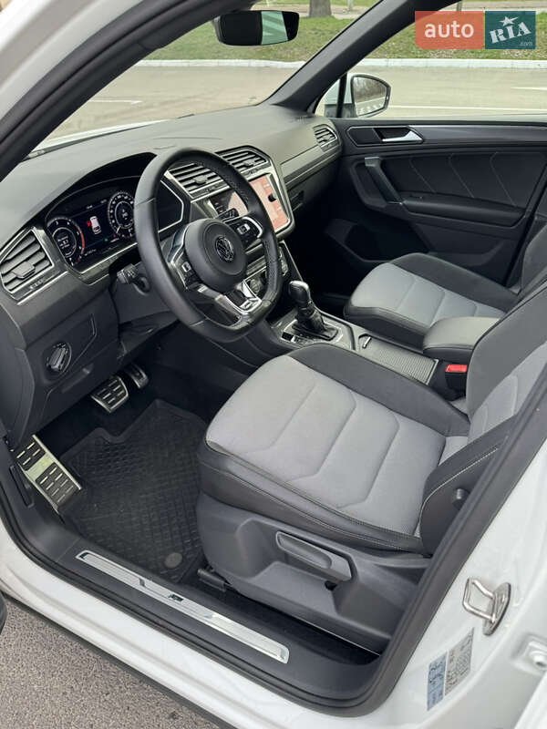 Внедорожник / Кроссовер Volkswagen Tiguan 2017 в Каменском
