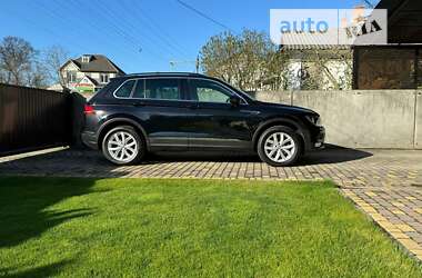 Внедорожник / Кроссовер Volkswagen Tiguan 2016 в 