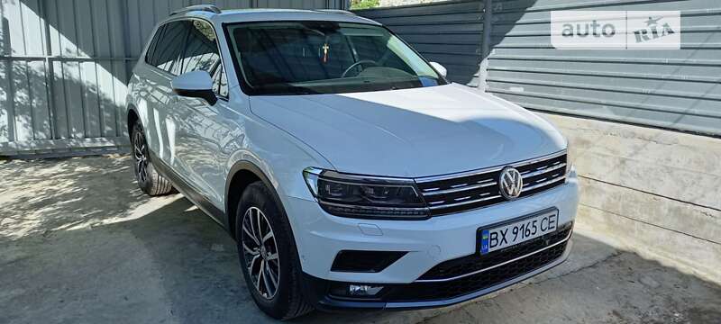 Внедорожник / Кроссовер Volkswagen Tiguan 2017 в Каменец-Подольском