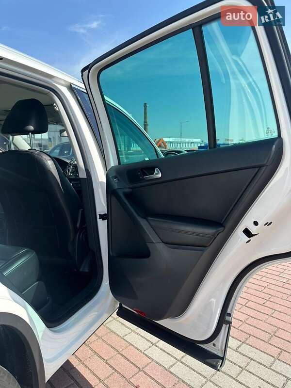 Внедорожник / Кроссовер Volkswagen Tiguan 2011 в Львове