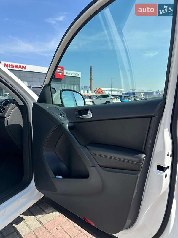 Внедорожник / Кроссовер Volkswagen Tiguan 2011 в Львове