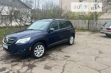 Внедорожник / Кроссовер Volkswagen Tiguan 2010 в Радомышле