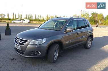 Внедорожник / Кроссовер Volkswagen Tiguan 2011 в Черновцах