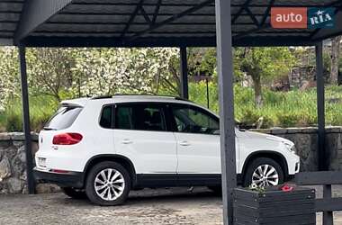 Внедорожник / Кроссовер Volkswagen Tiguan 2016 в Кельменцах