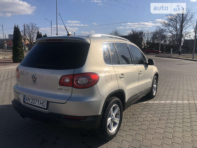 Позашляховик / Кросовер Volkswagen Tiguan 2010 в Житомирі