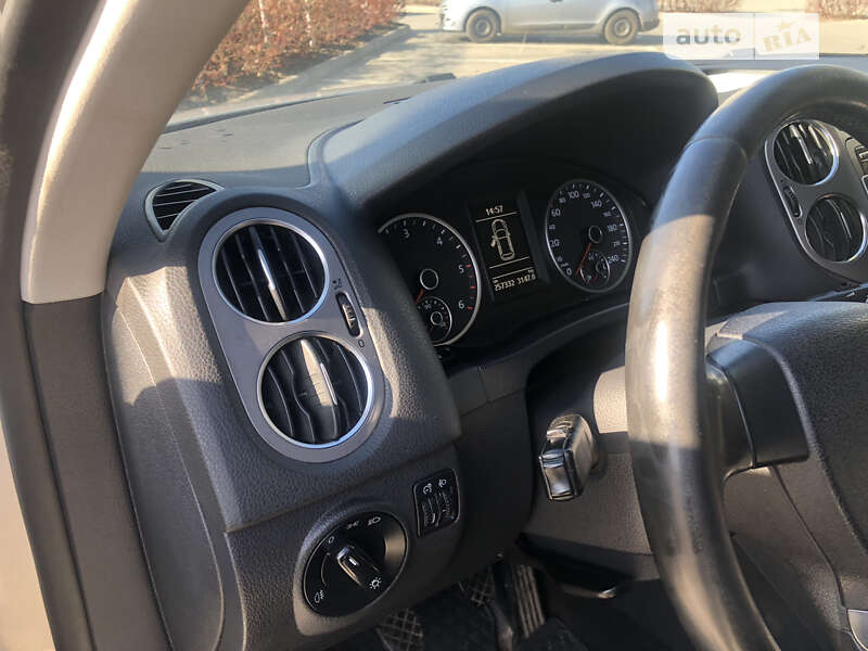 Позашляховик / Кросовер Volkswagen Tiguan 2010 в Житомирі
