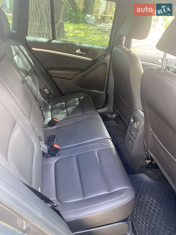 Внедорожник / Кроссовер Volkswagen Tiguan 2015 в Запорожье