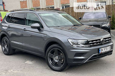 Позашляховик / Кросовер Volkswagen Tiguan 2019 в Рівному