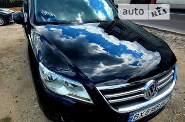 Внедорожник / Кроссовер Volkswagen Tiguan 2011 в Хмельницком