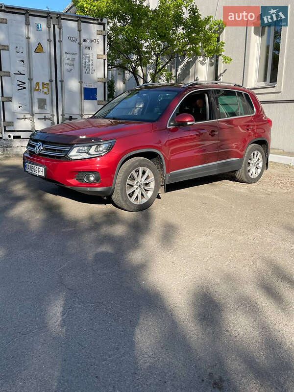 Внедорожник / Кроссовер Volkswagen Tiguan 2011 в Киеве