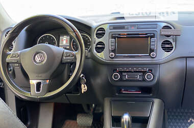 Внедорожник / Кроссовер Volkswagen Tiguan 2011 в Харькове