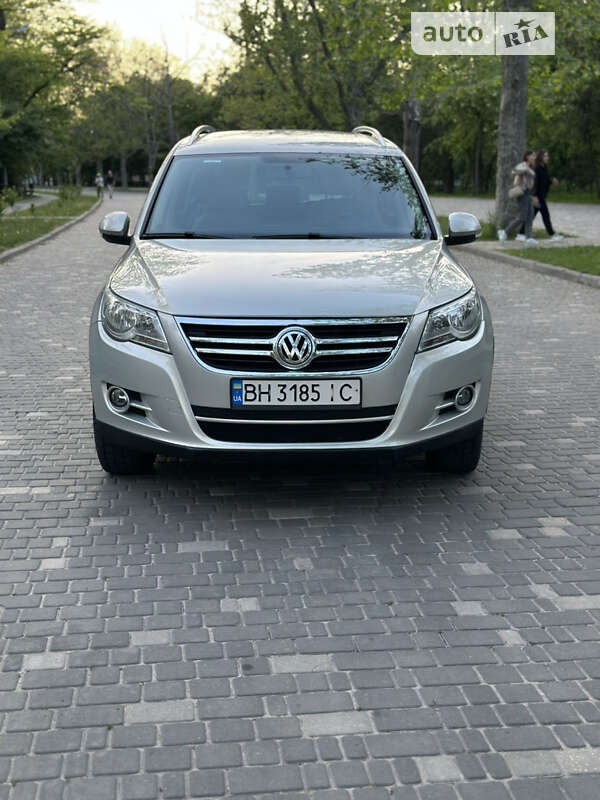 Внедорожник / Кроссовер Volkswagen Tiguan 2010 в Одессе