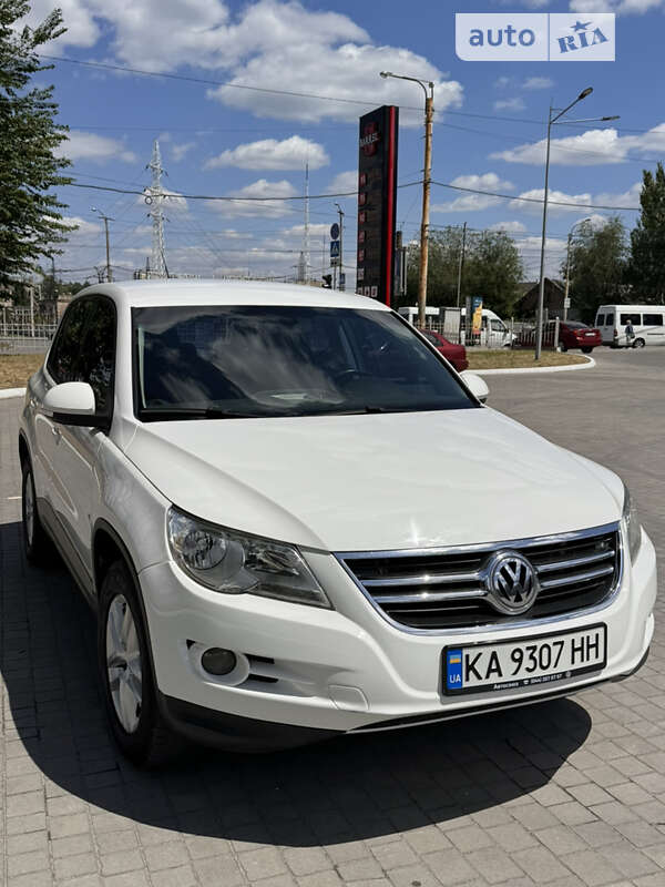 Внедорожник / Кроссовер Volkswagen Tiguan 2010 в Запорожье