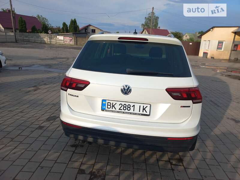 Внедорожник / Кроссовер Volkswagen Tiguan 2019 в Остроге