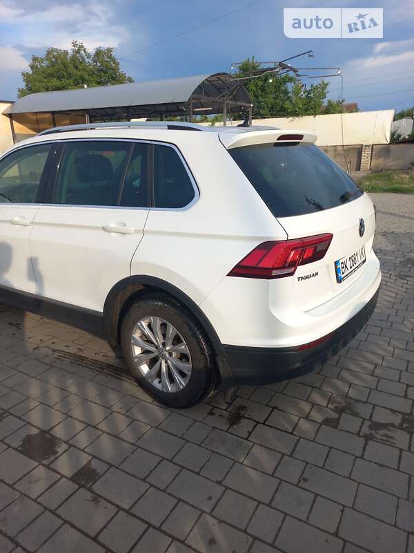 Внедорожник / Кроссовер Volkswagen Tiguan 2019 в Остроге