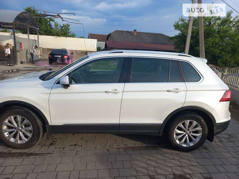 Внедорожник / Кроссовер Volkswagen Tiguan 2019 в Остроге