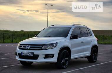 Позашляховик / Кросовер Volkswagen Tiguan 2016 в Рівному