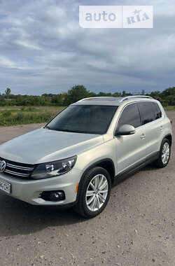 Позашляховик / Кросовер Volkswagen Tiguan 2015 в Карлівці