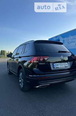 Позашляховик / Кросовер Volkswagen Tiguan 2017 в 