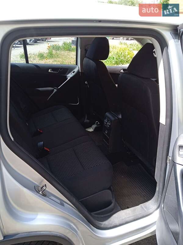 Внедорожник / Кроссовер Volkswagen Tiguan 2010 в Полтаве