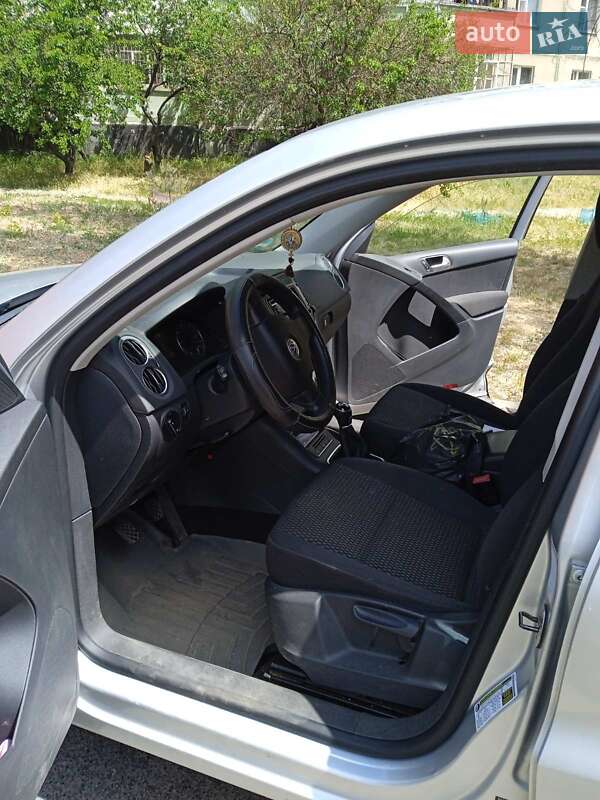 Внедорожник / Кроссовер Volkswagen Tiguan 2010 в Полтаве