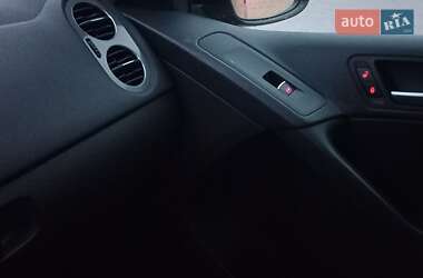 Внедорожник / Кроссовер Volkswagen Tiguan 2011 в 