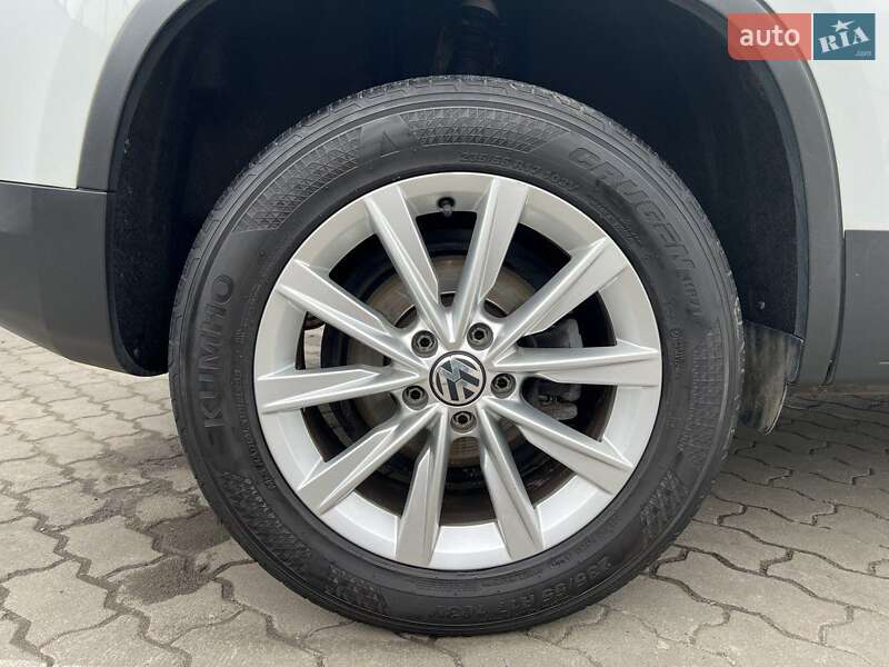 Внедорожник / Кроссовер Volkswagen Tiguan 2015 в Луцке