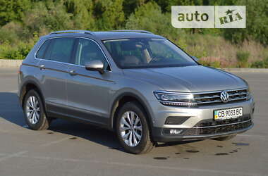 Внедорожник / Кроссовер Volkswagen Tiguan 2017 в Буче