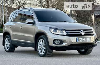 Позашляховик / Кросовер Volkswagen Tiguan 2015 в Одесі