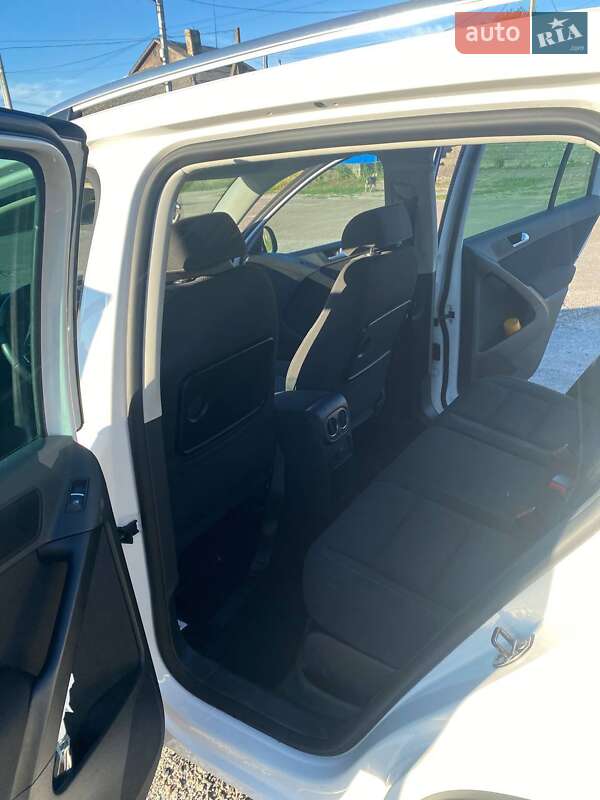 Позашляховик / Кросовер Volkswagen Tiguan 2011 в Житомирі